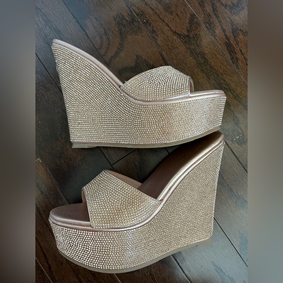 Rose Gold Diamond/Rhinestone Platforms - Picture 5 of 7